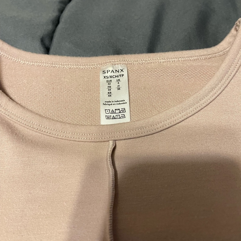 Spanx Top Perfect Length XS Beige Dolman Sleeve Raw Seams Comfy Knit - Picture 3 of 9